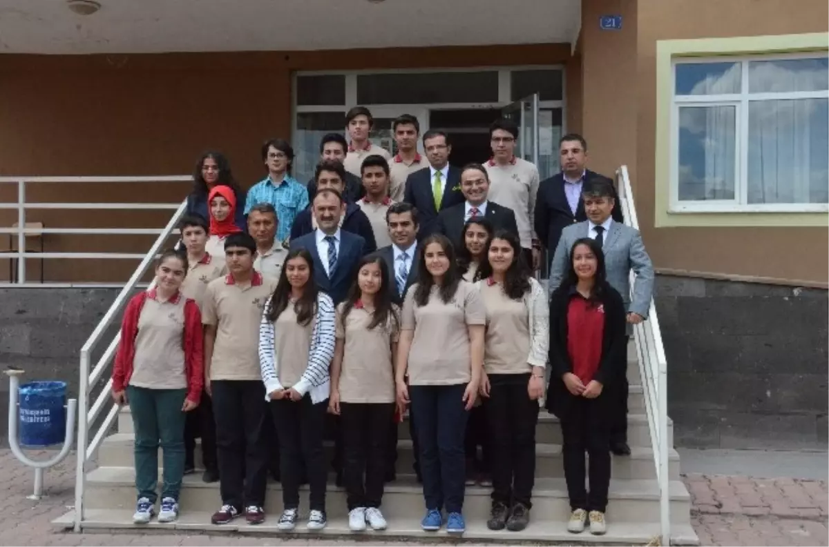 Vali Düzgün, Sosyal Bilimler Lisesinde Öğrencilerle Buluştu