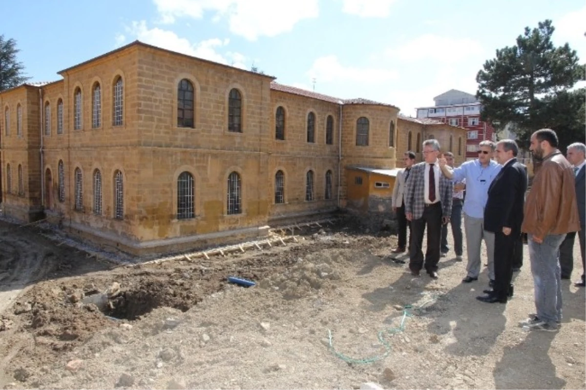 Yozgat Valisi Abdulkadir Yazıcı, Tarihi Yozgat Lisesinde Yapılan Çalışmaları İnceledi