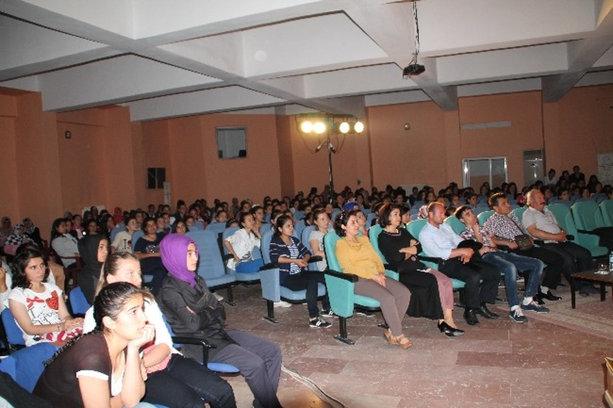 Adıyaman\'da, "Bir Çocuk Bir Nesil" İsimli Tiyatro