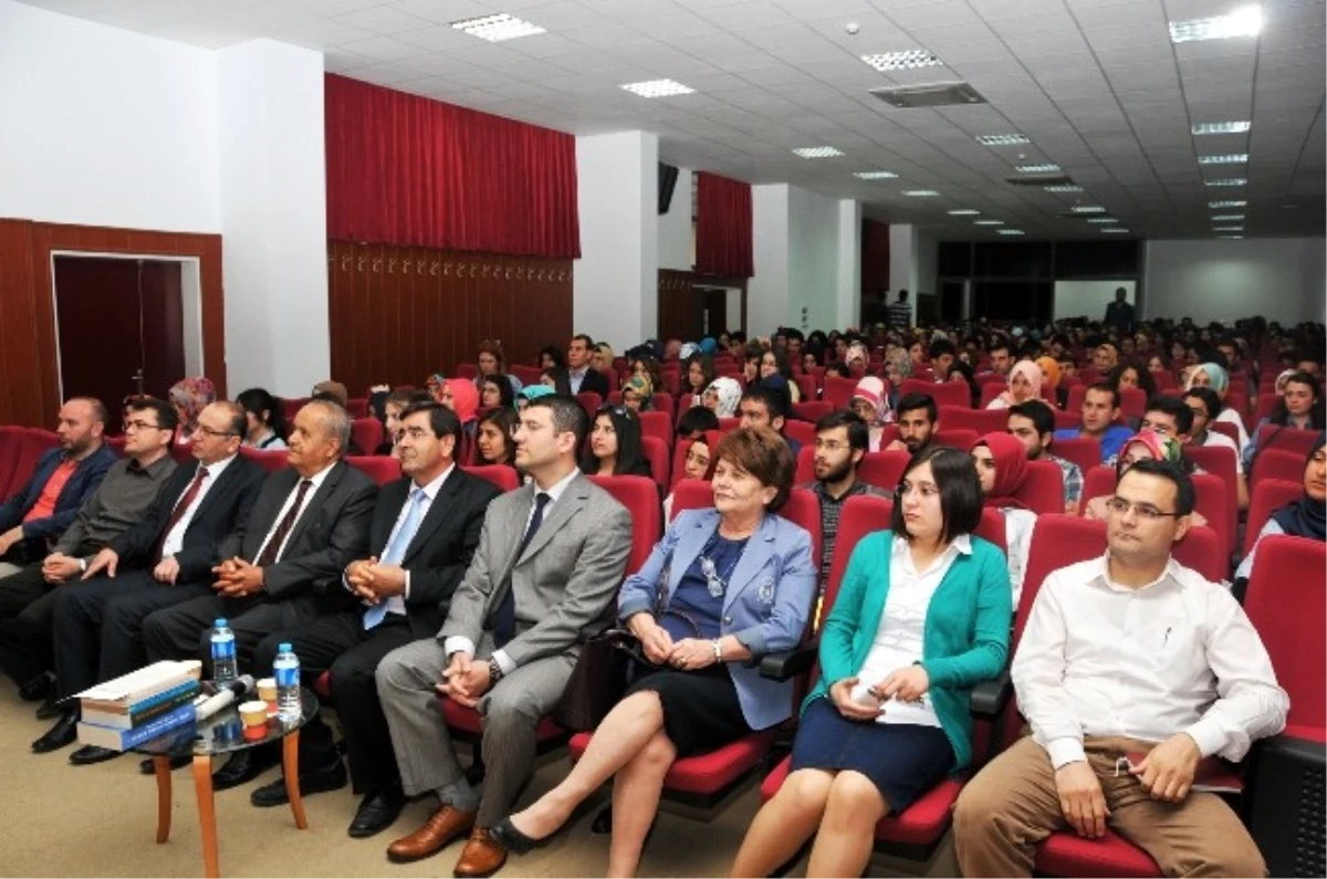 Akü\'de "Türk Dili Üzerine" Konferansı