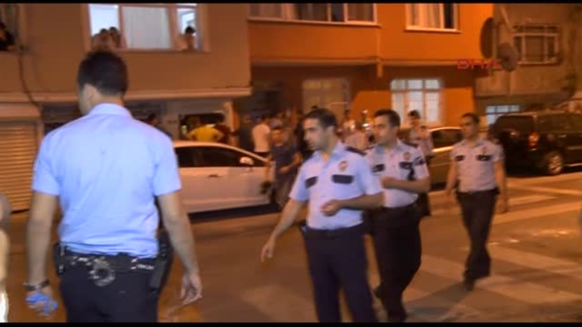 Esenler\'de Cinnet Getiren Üvey Baba Dehşet Saçtı: 4 Ölü