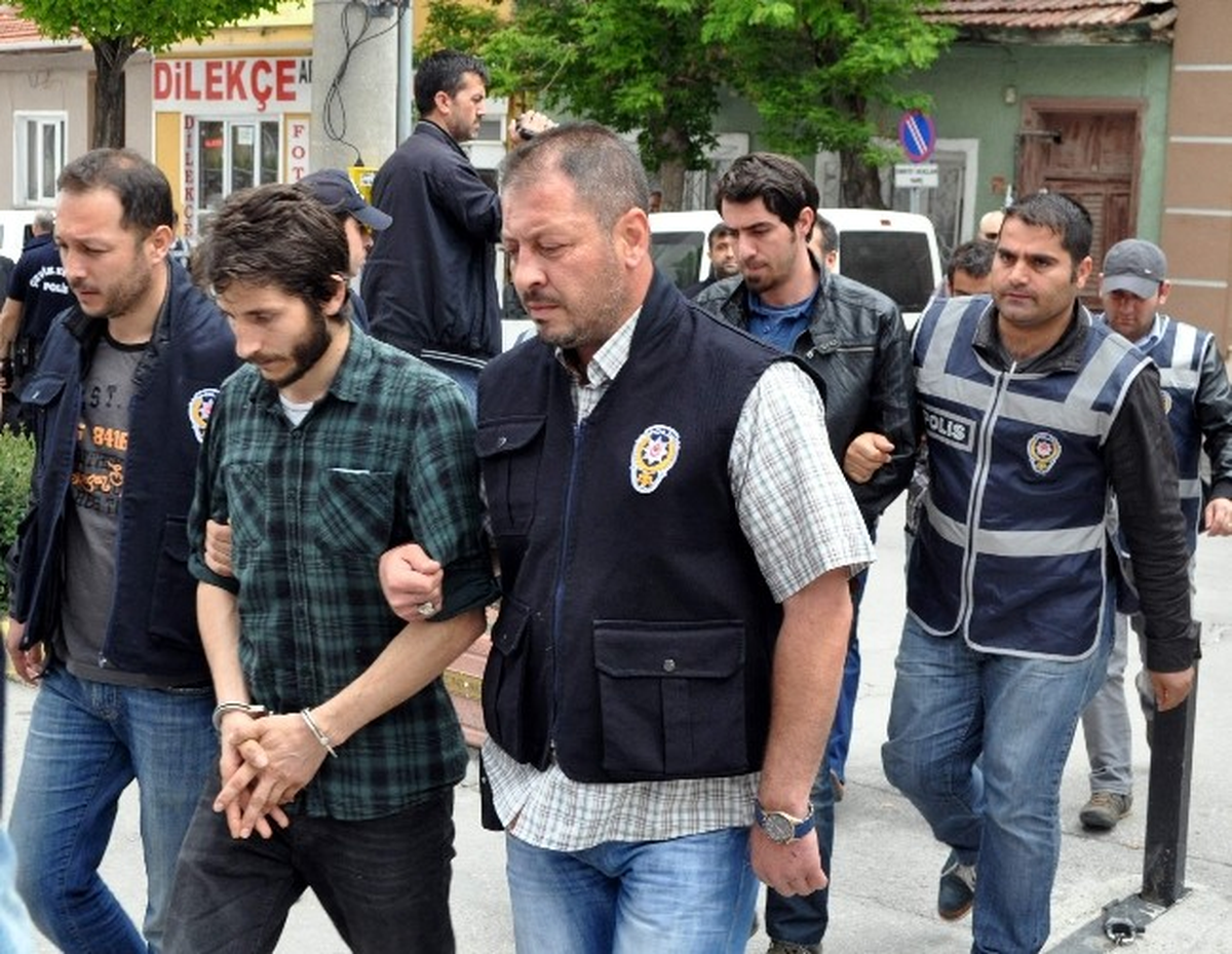 Banka Şubelerine Zarar Veren "Soma" Eylemcileri Adliyeye Sevk Edildi