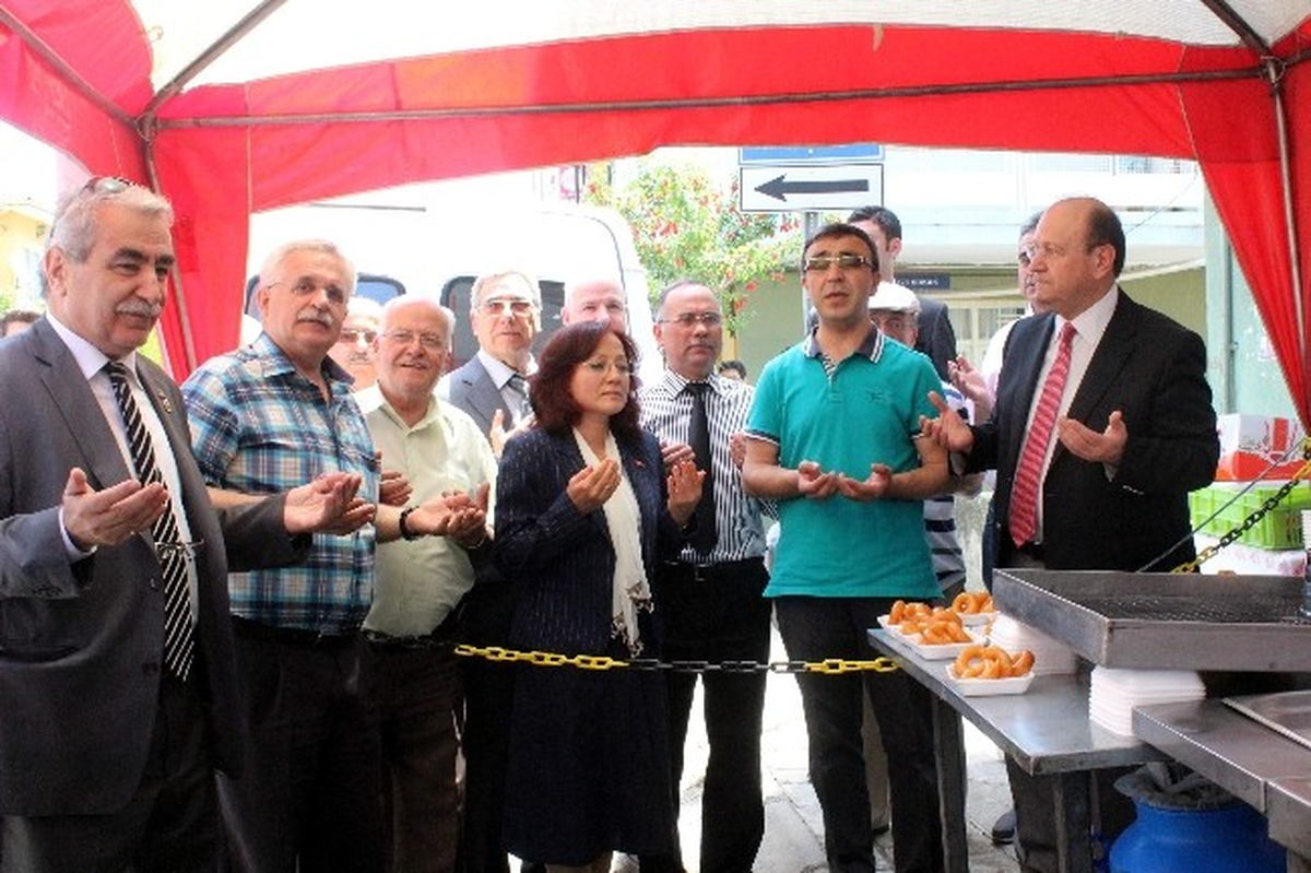 Başkan Özakcan, Mahalle Sakinlerini Yalnız Bırakmadı