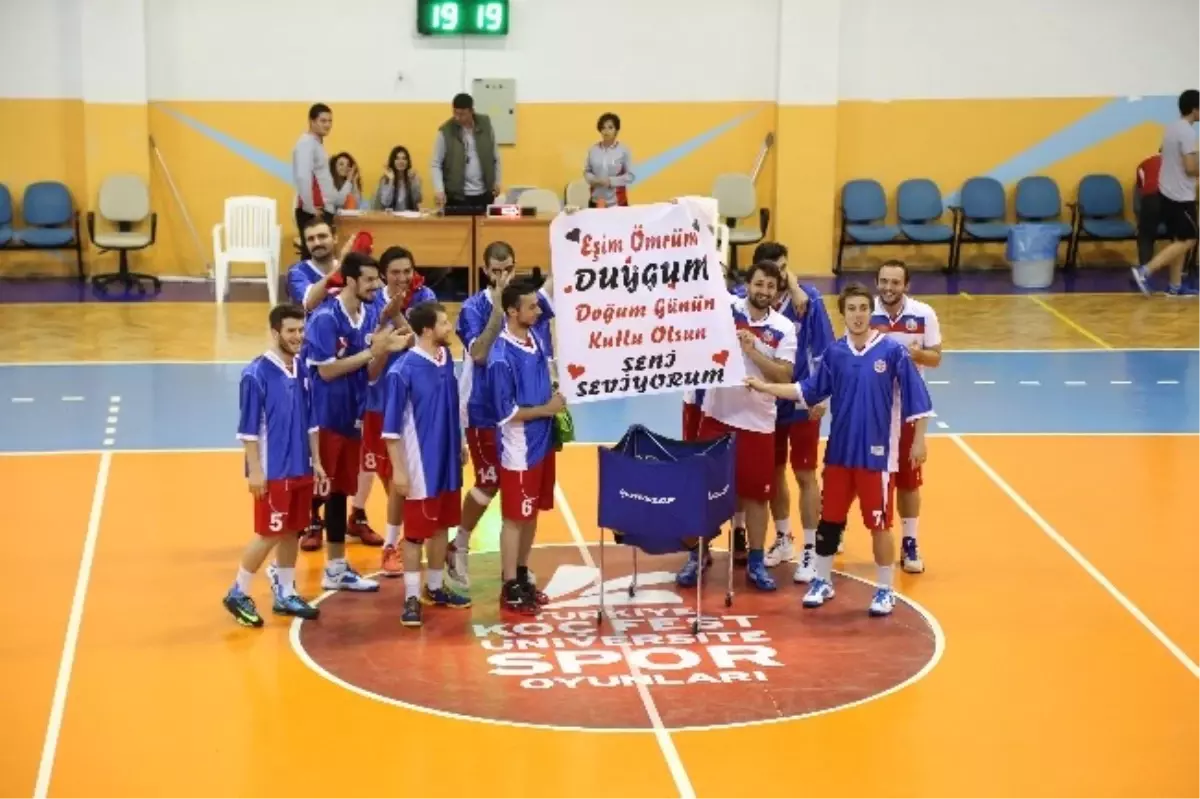 Basketbol Maçında Sürpriz Doğum Günü