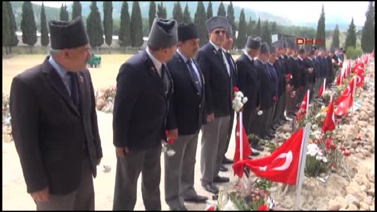 Gazilerden \'Madenci Şehitliği\' Ziyareti