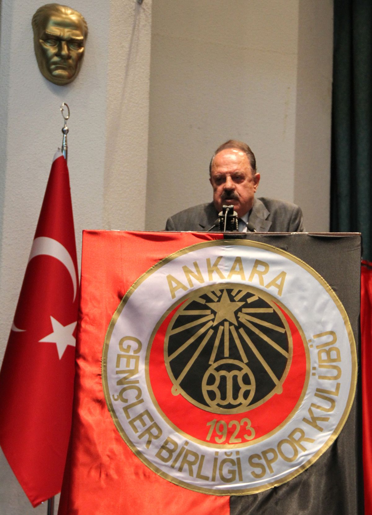 Gençlerbirliği\'nde Özdilek ile Görüş Ayrılığı