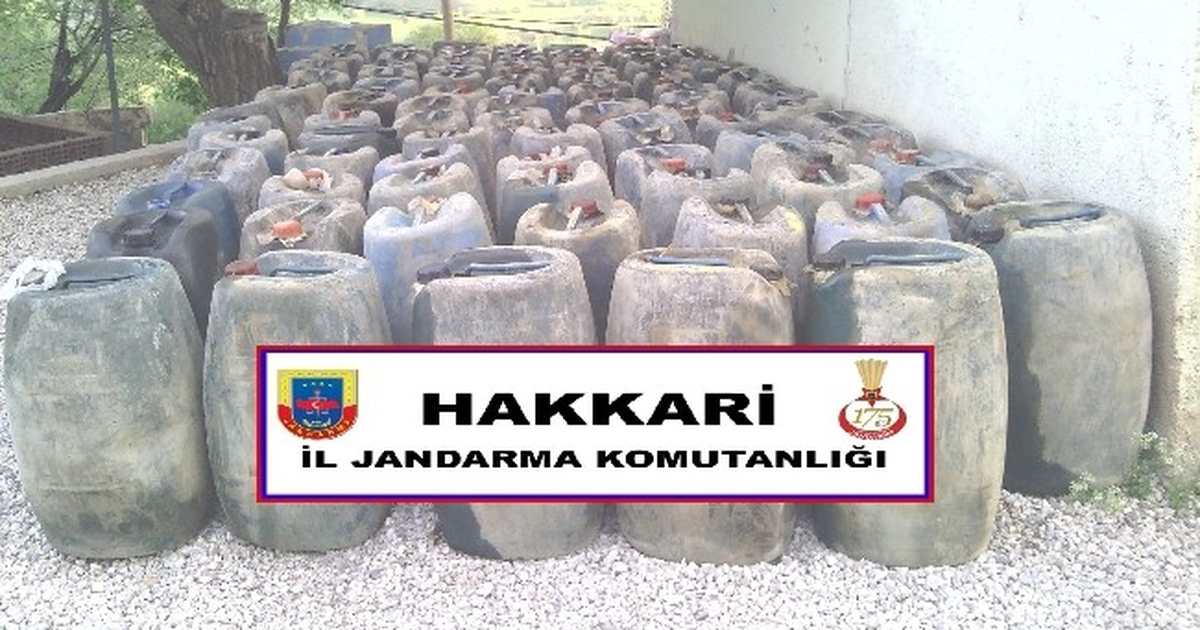 Hakkari\'de 4 Ton Kaçak Yakıt Ele Geçirildi