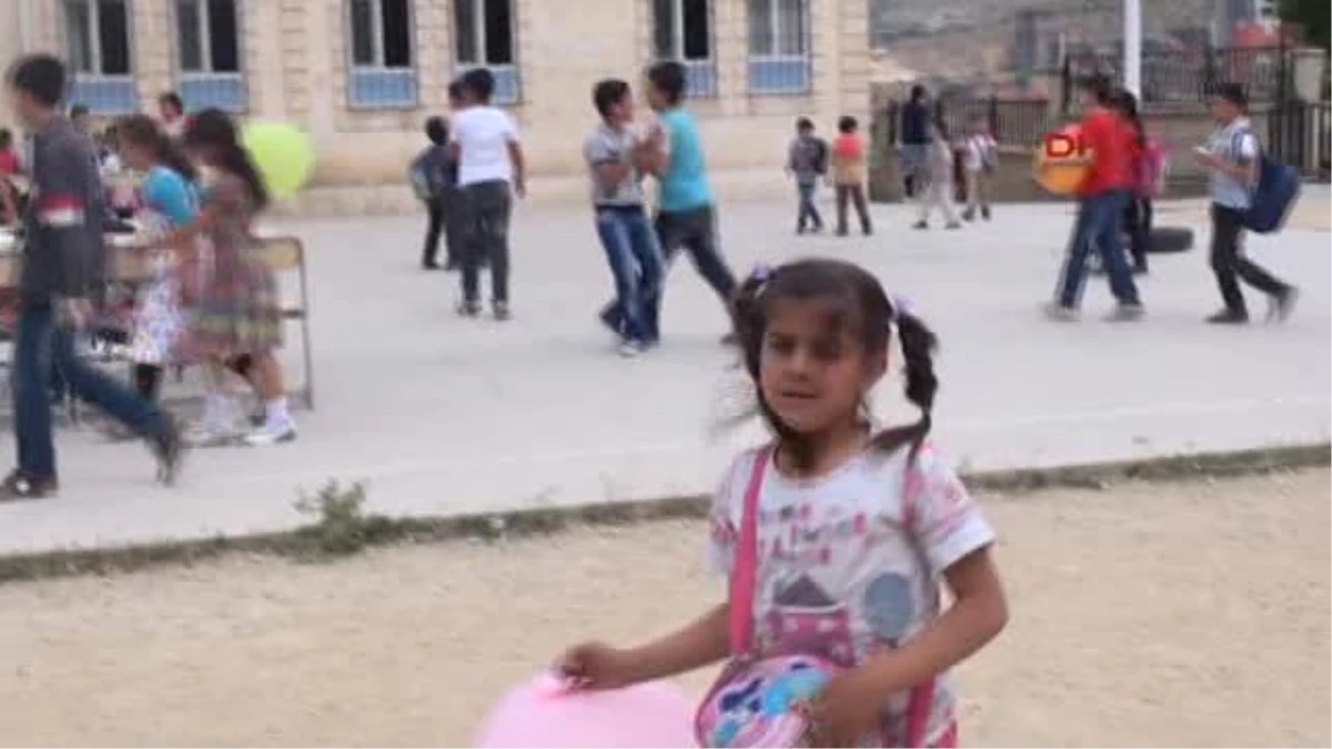 İmam Hatipli Kızlar, Harçlıklarıyla Suriyeli Çocuklara Yemek Ismarladı
