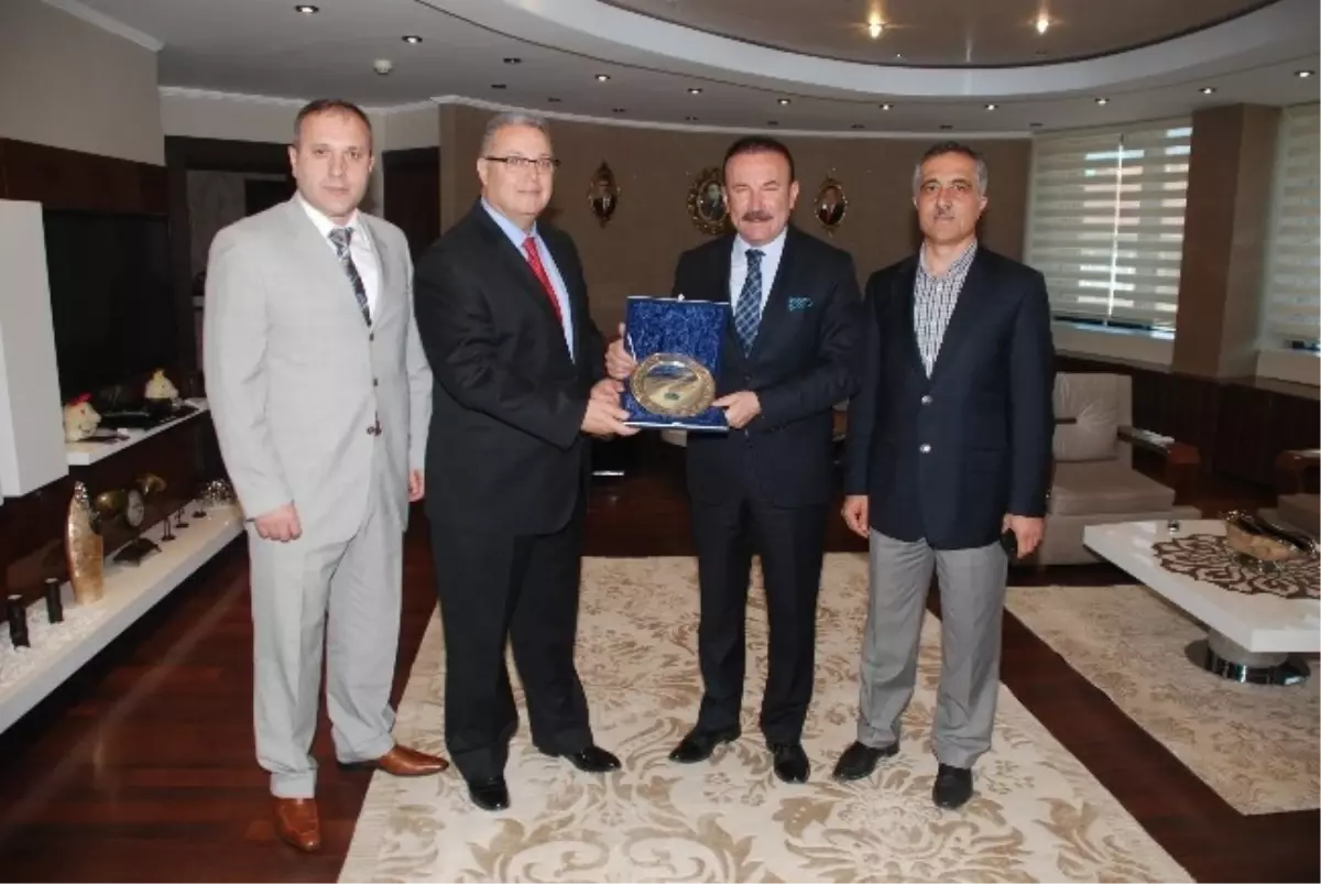 İzmit Belediyesi Eğitime Desteğe Devam Ediyor