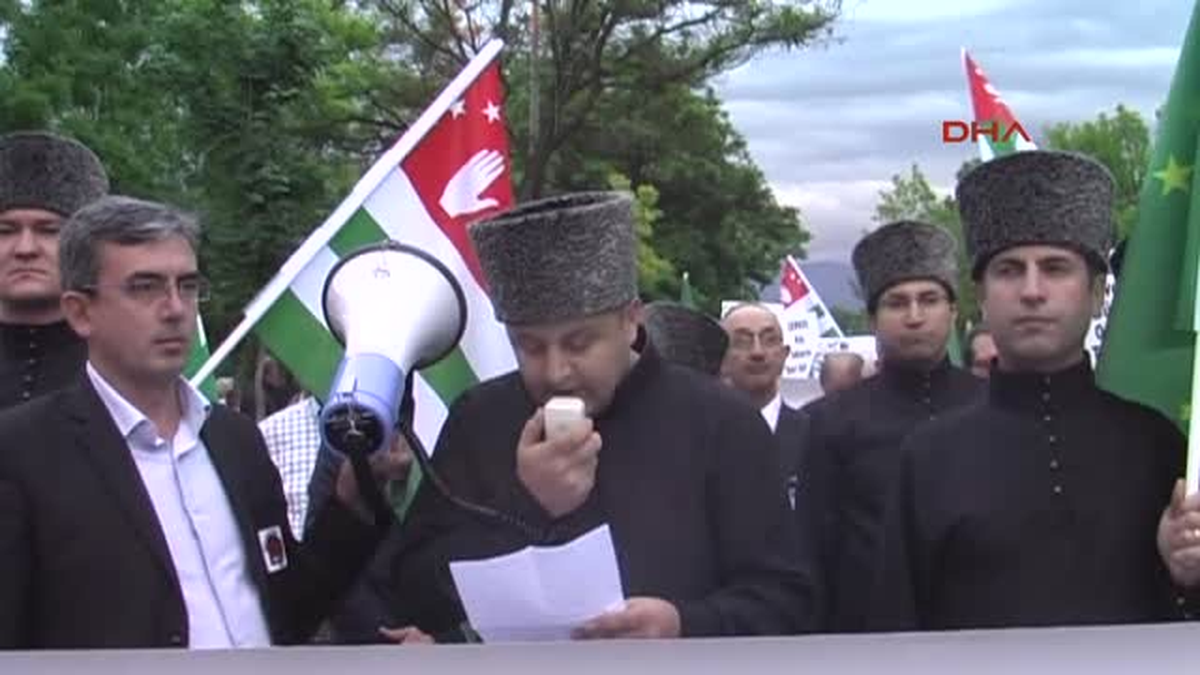 Kayseri\'de Çerkesler Sessiz Yürüyüşle Haklarını İstedi