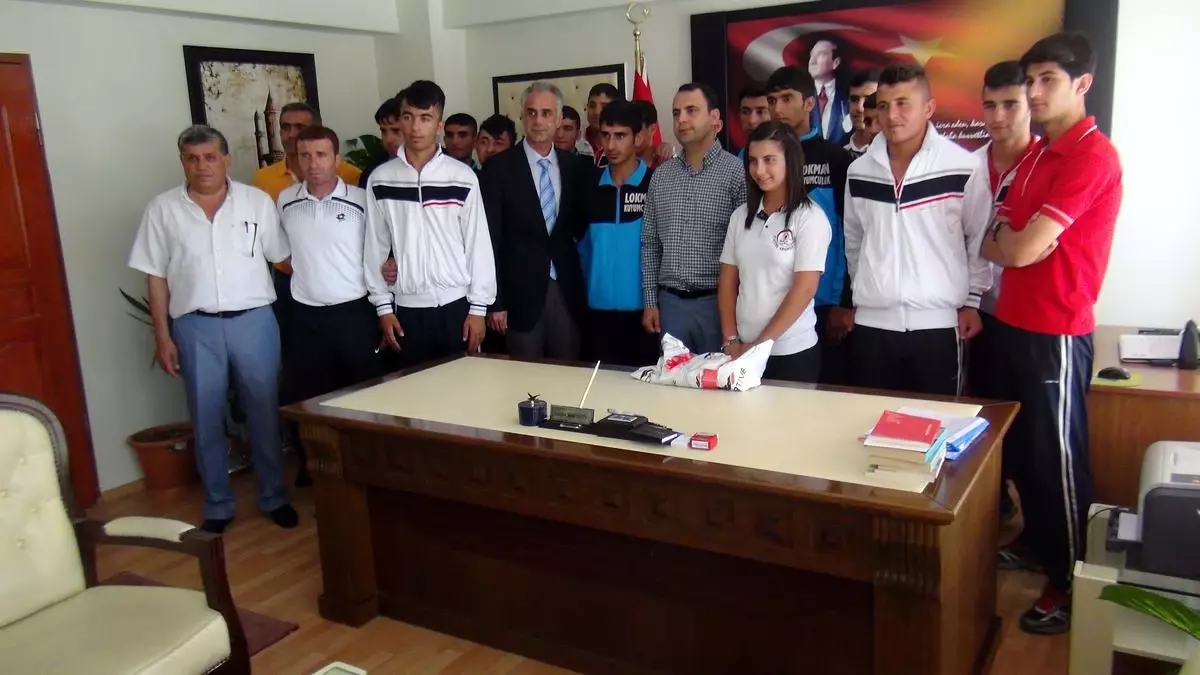 Kızıltepe'de Dereceye Giren Okul Öğrencilerine Ödül Verildi