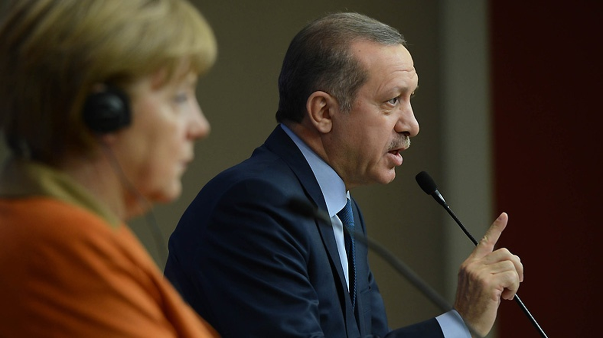 Merkel\'den Edoğan\'a İtidal Çağrısı