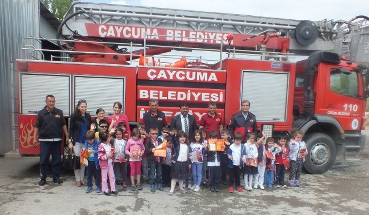 Minik Öğrenciler İtfaiyeyi Ziyaret Etti