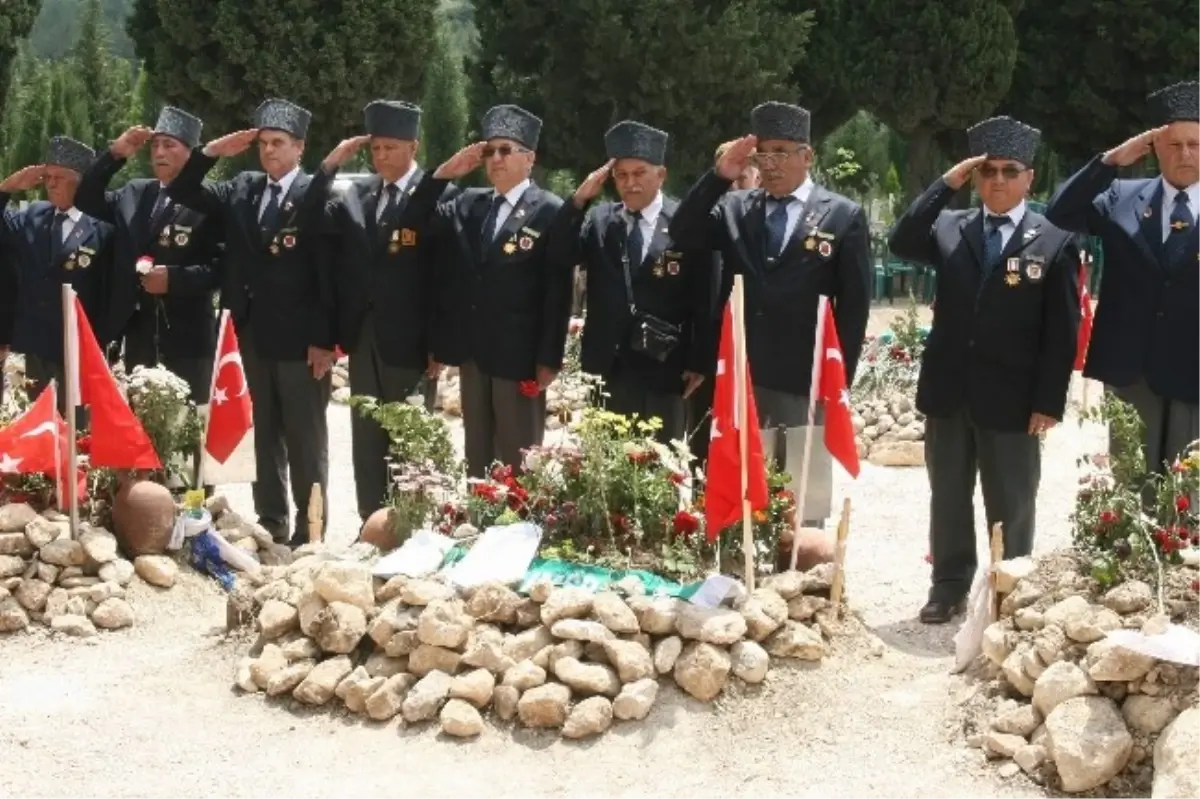 Muharip Gazilerden Maden Şehitliğine Ziyaret