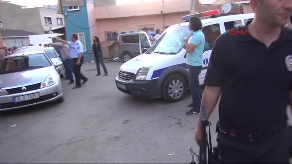 Bandırma\'da Roman Mahallesinde Sopalı Kavga: 2 Yaralı