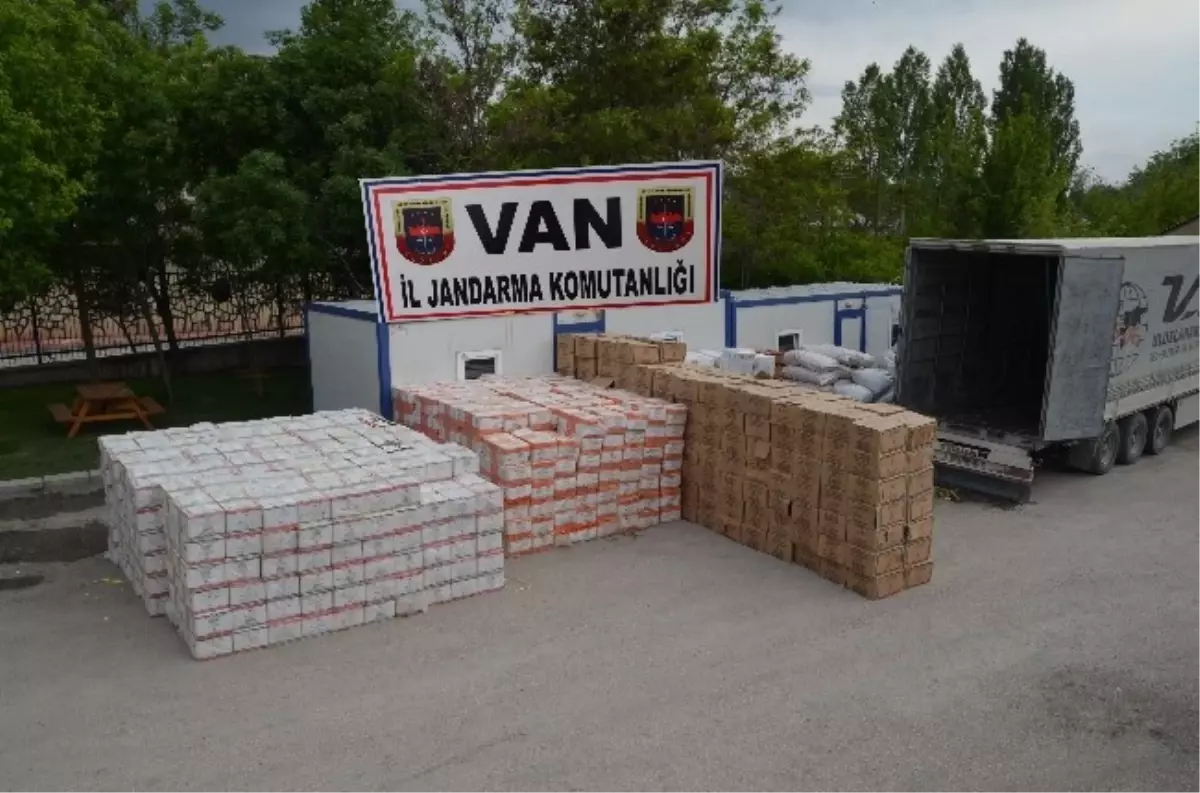 Van\'da 11 Ton 672 Kilogram Kaçak Çay Ele Geçirildi