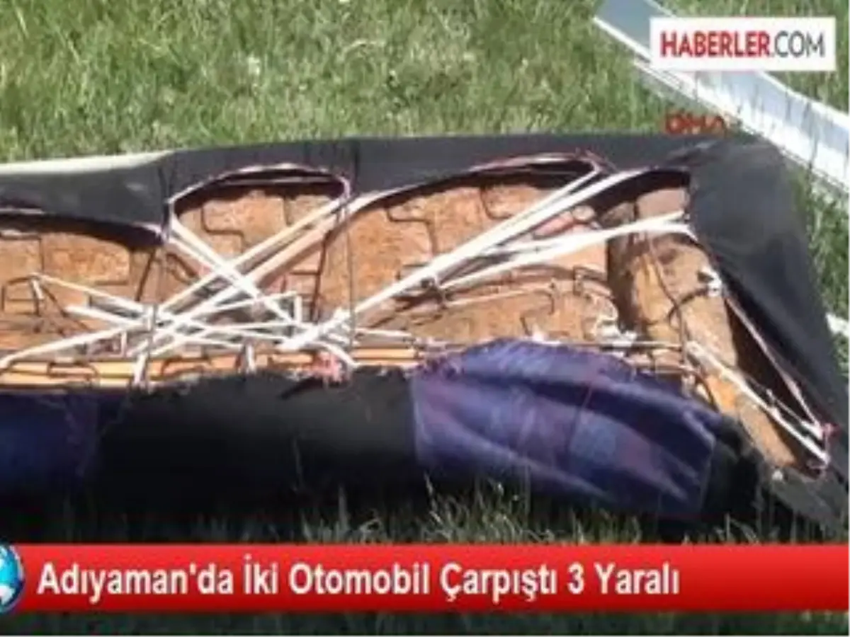 Adıyaman\'da İki Otomobil Çarpıştı 3 Yaralı