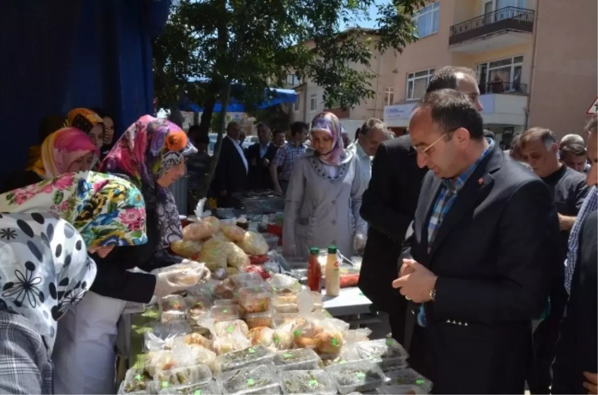 Başkan Üzülmez Yardım Kermesinde