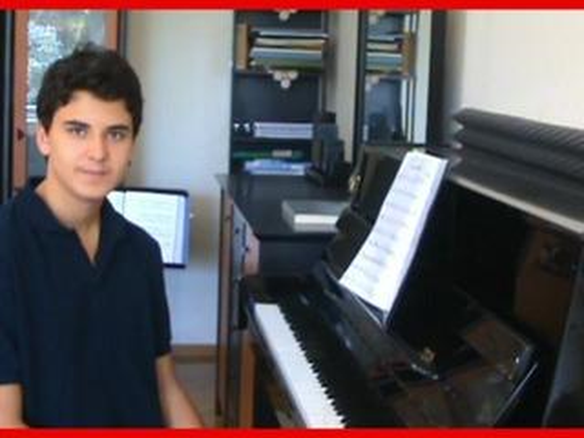 Çökertme Çocuk Piyanist ile Oyun Havası Akustik Piyano Küçük Mini Minik Ufak Müzisyen Yetenek...