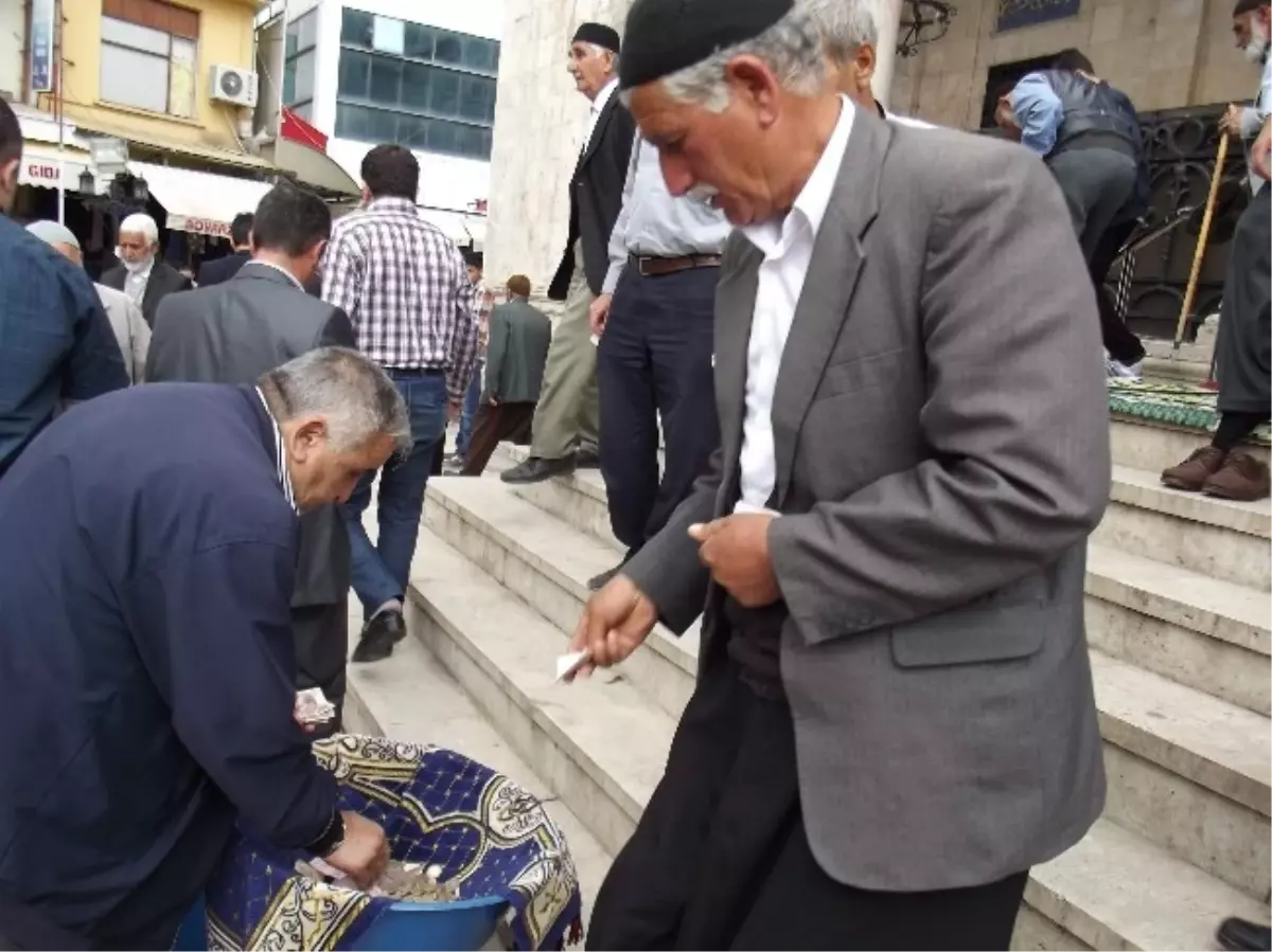 Cuma Sonrasında Bosna Hersek İçin Yardım Toplandı