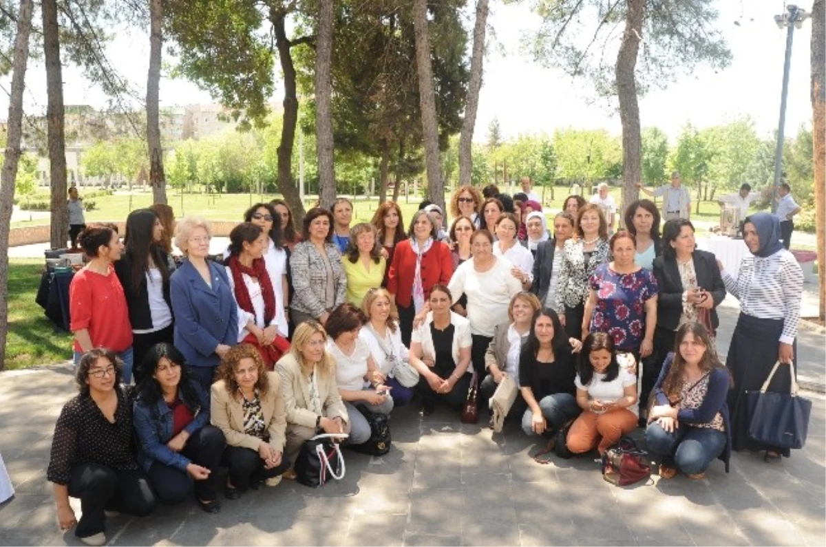 Diyarbakır\'da Geçmişten Günümüze Kadın Belediye Başkanları Buluşması