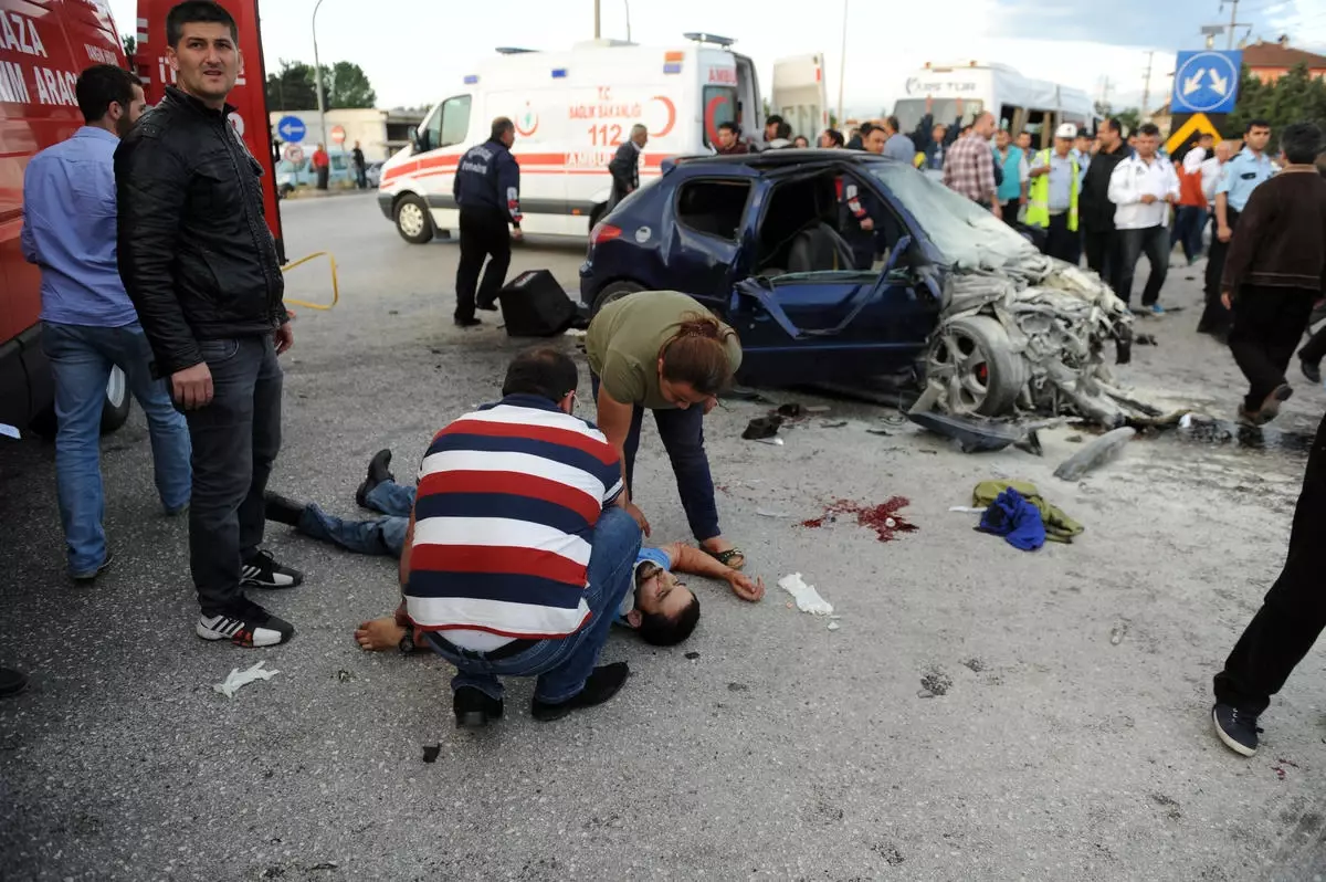 Düzce\'deki Damat Adayının Hayatını Kaybettiği Trafik Kazası