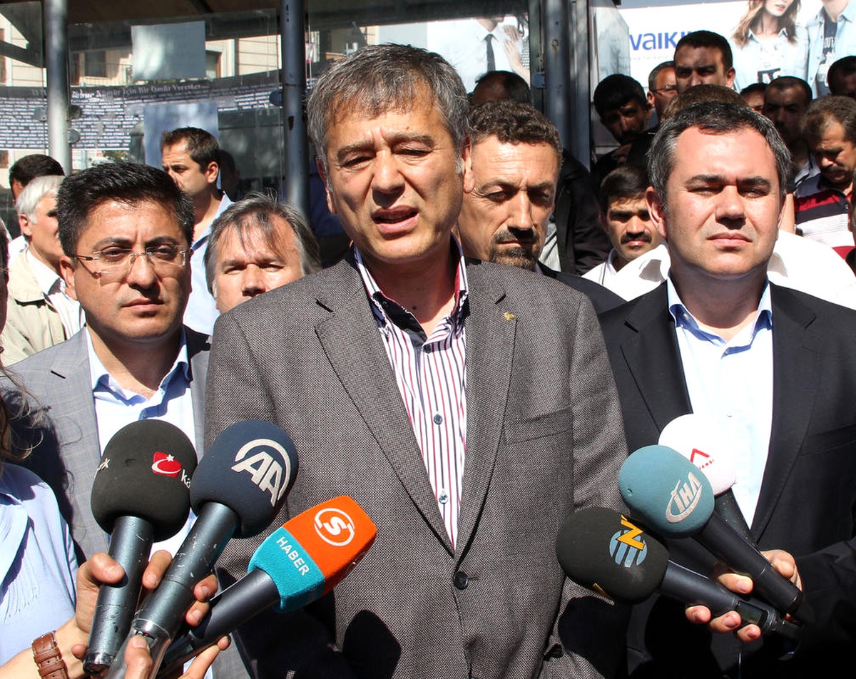Eczacılardan Ölen Madencilerin Çocuklarına Burs