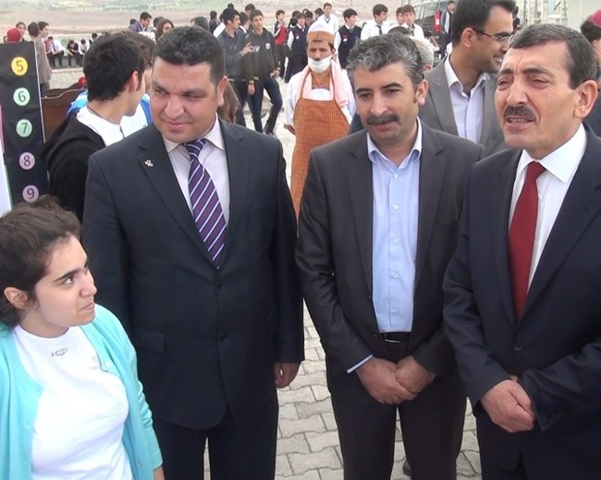 Elazığ Ahmet Yesevi Sosyal Bilimler Lisesi\'nde Bilim Fuarı Açıldı