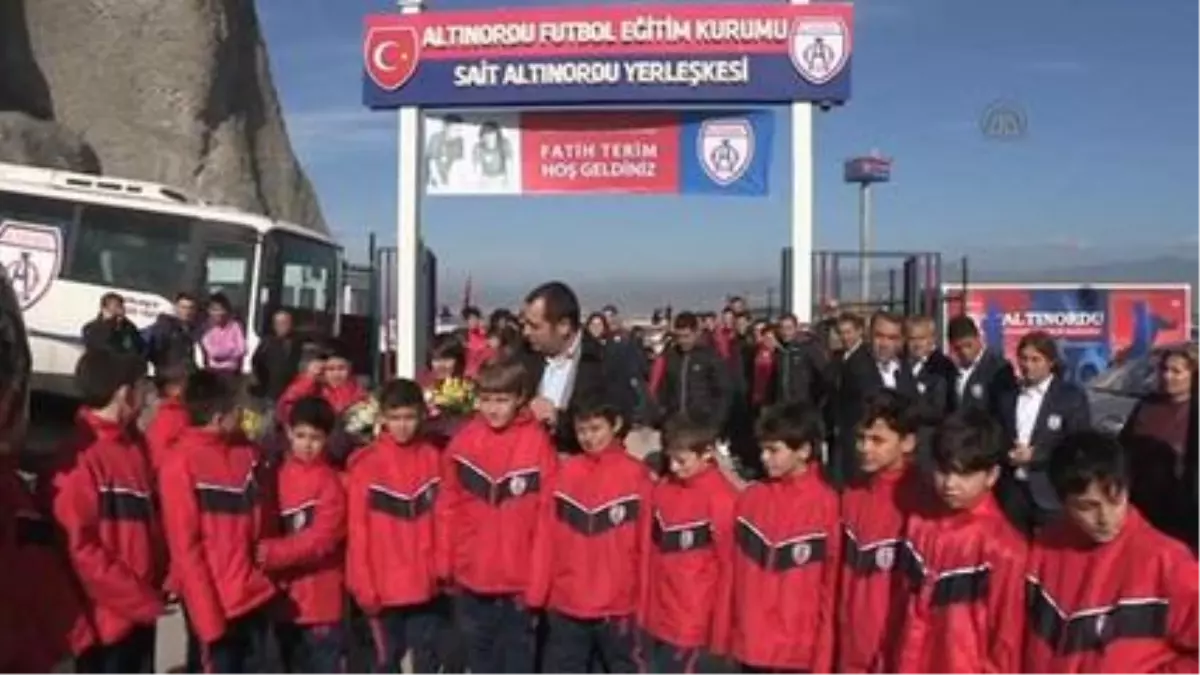 Fatih Terim, Altınordu Tesislerini Ziyaret Etti -