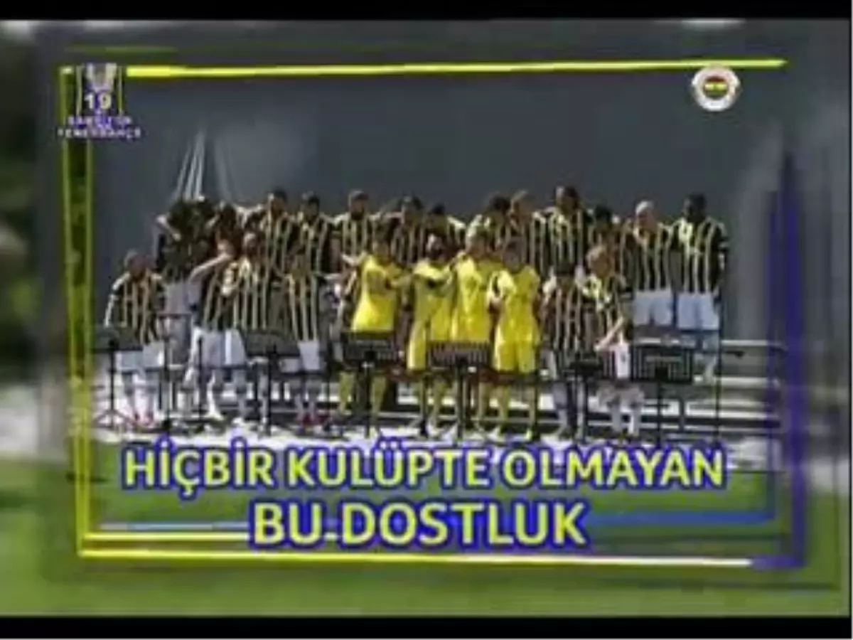 Fenerbahçeli Futbolcuların "Yaşa Fenerbahçe" Performansı