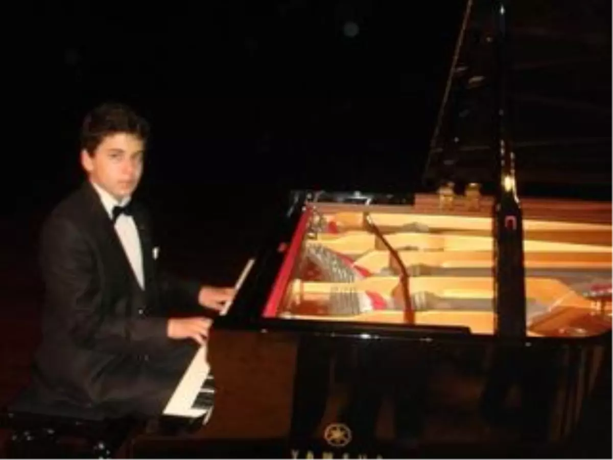 Ferayidir Kızın Adı Ferayi Piyano-Yakartepe Beğen Ekle Paylaş Populer Performans Canlı Konser...