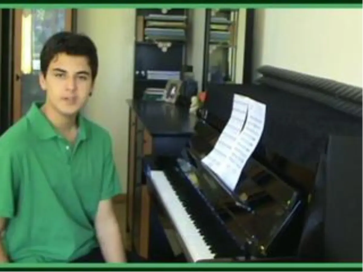 Genç Piyanist Yemen Türküsü Havada Bulut Yok Enstrumantel Müzik Piyano Dinle Bu Ne Dumandır...