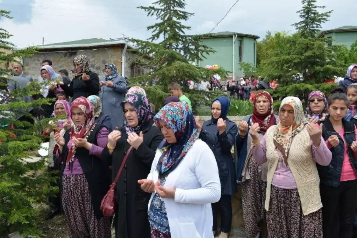 Gül Baba Dualarla Anıldı