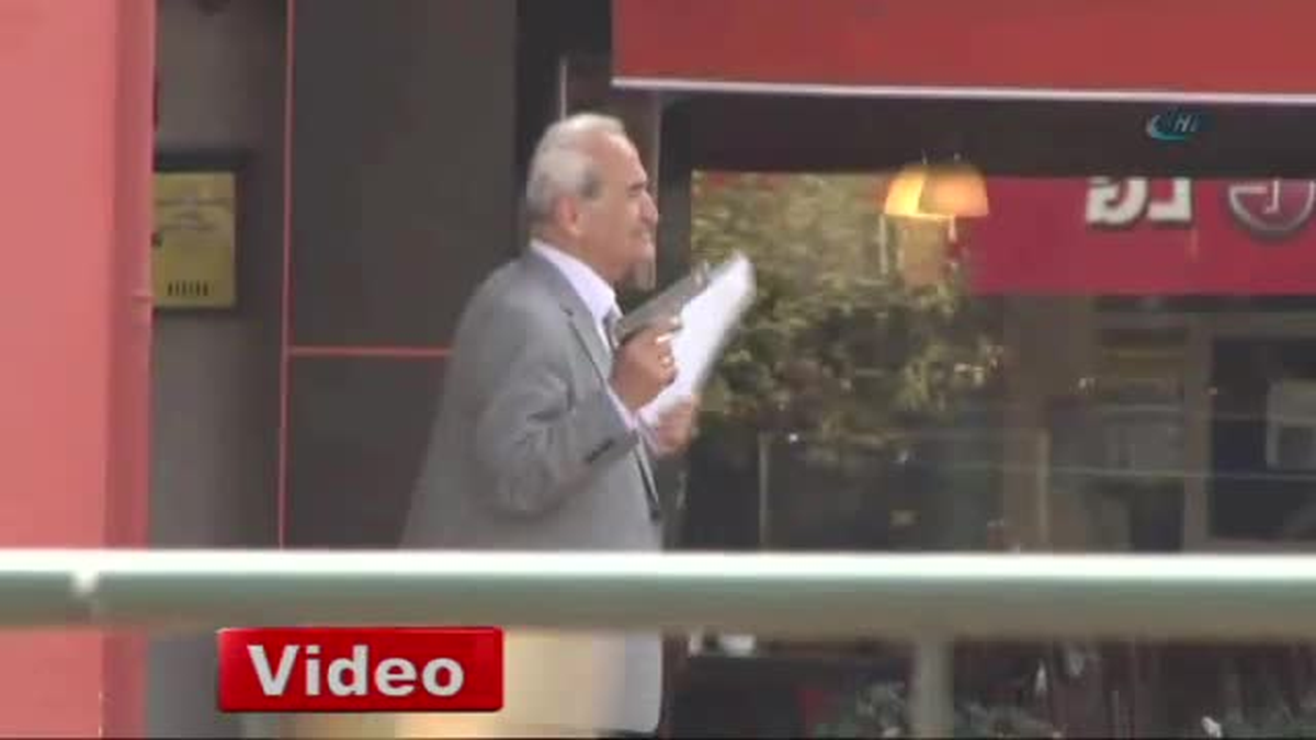 İstanbul\'un Göbeğinde Silahlı Şahıs Paniği