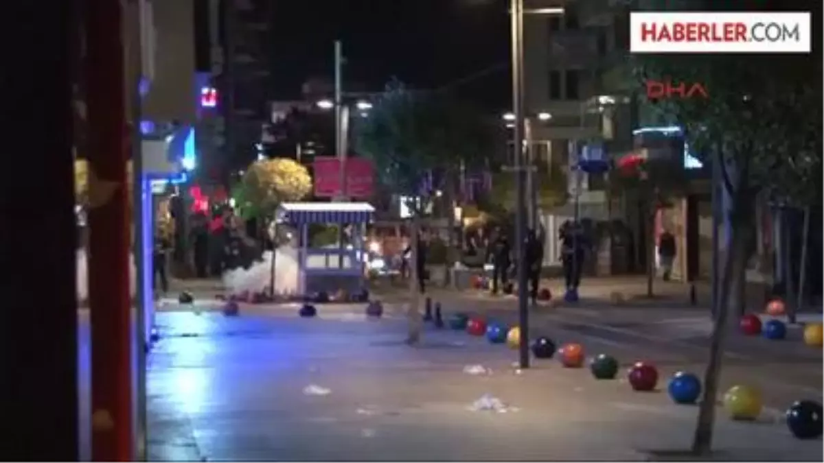 Kadıköy\'de Eylem Yapan Gruba Polis Müdahale Etti