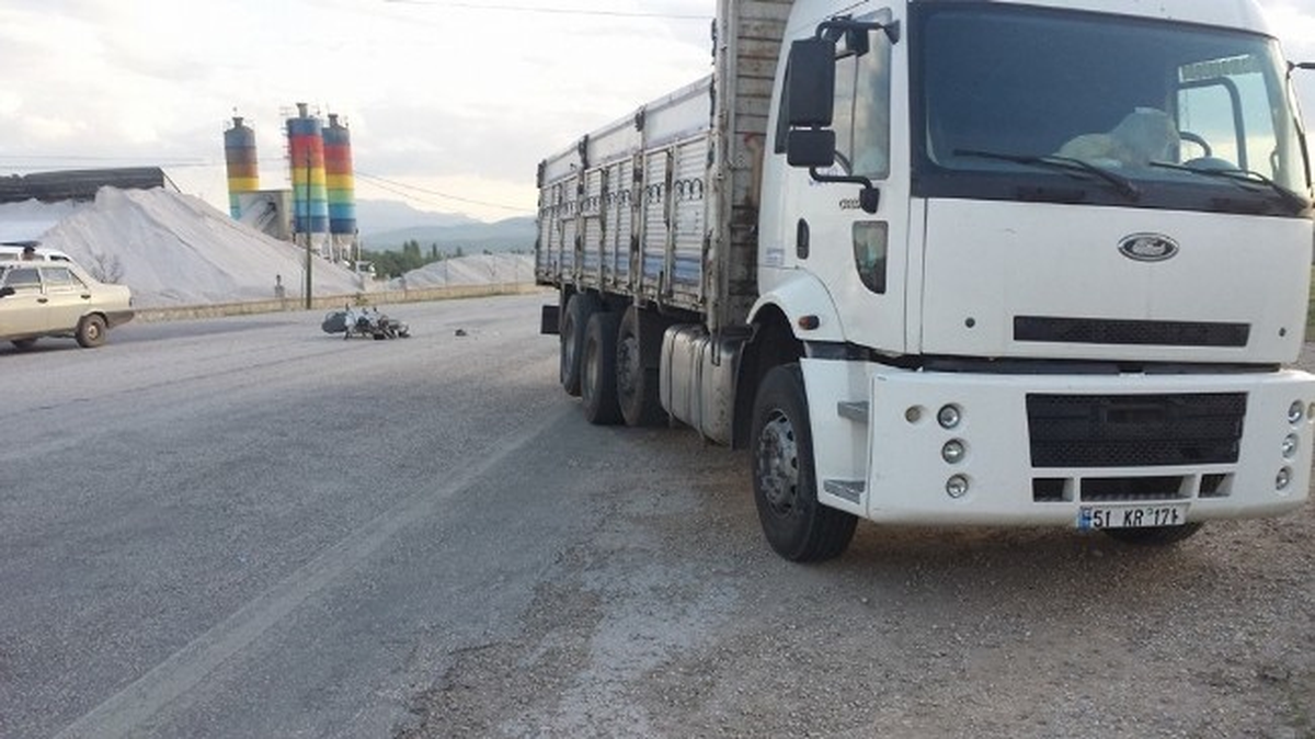 Kamyonla Motosiklet Çarpıştı: 2 Yaralı
