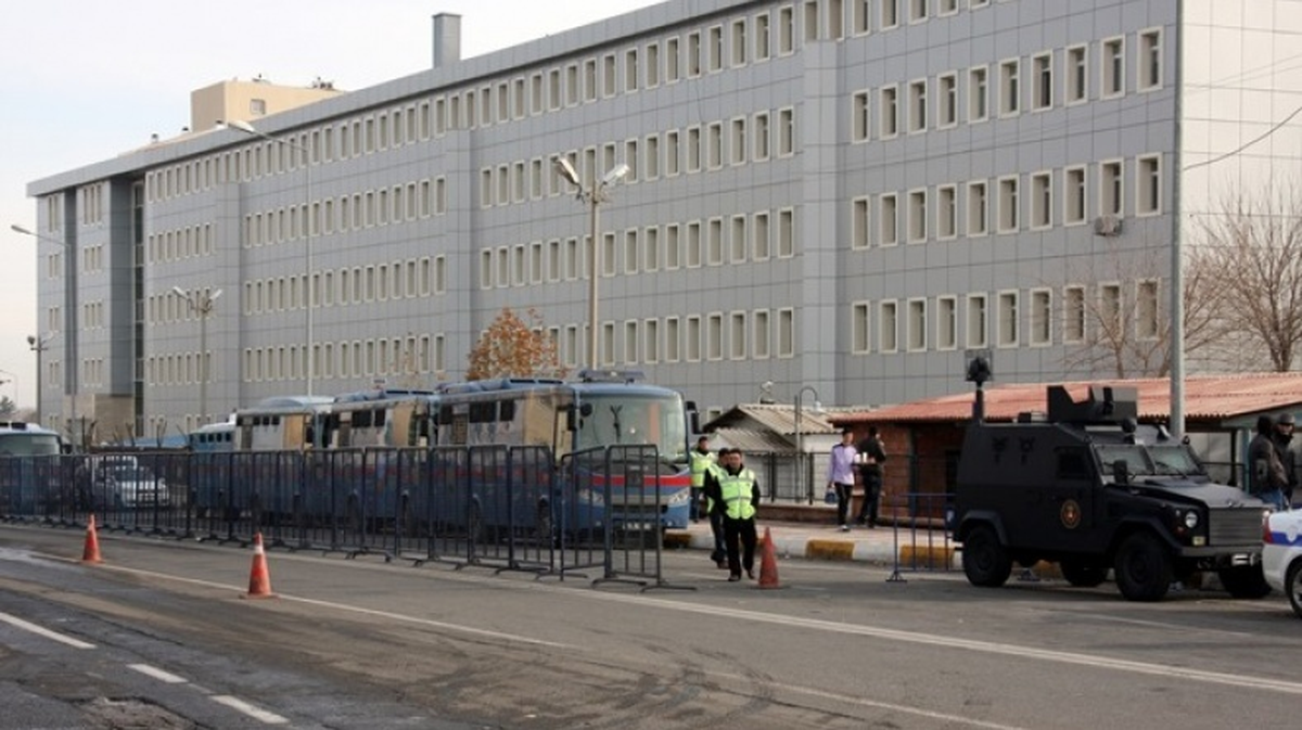 Kck Davasında 13 Tahliye