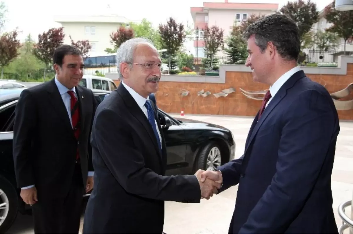 Kılıçdaroğlu, Barolar Birliğini Ziyaret Etti