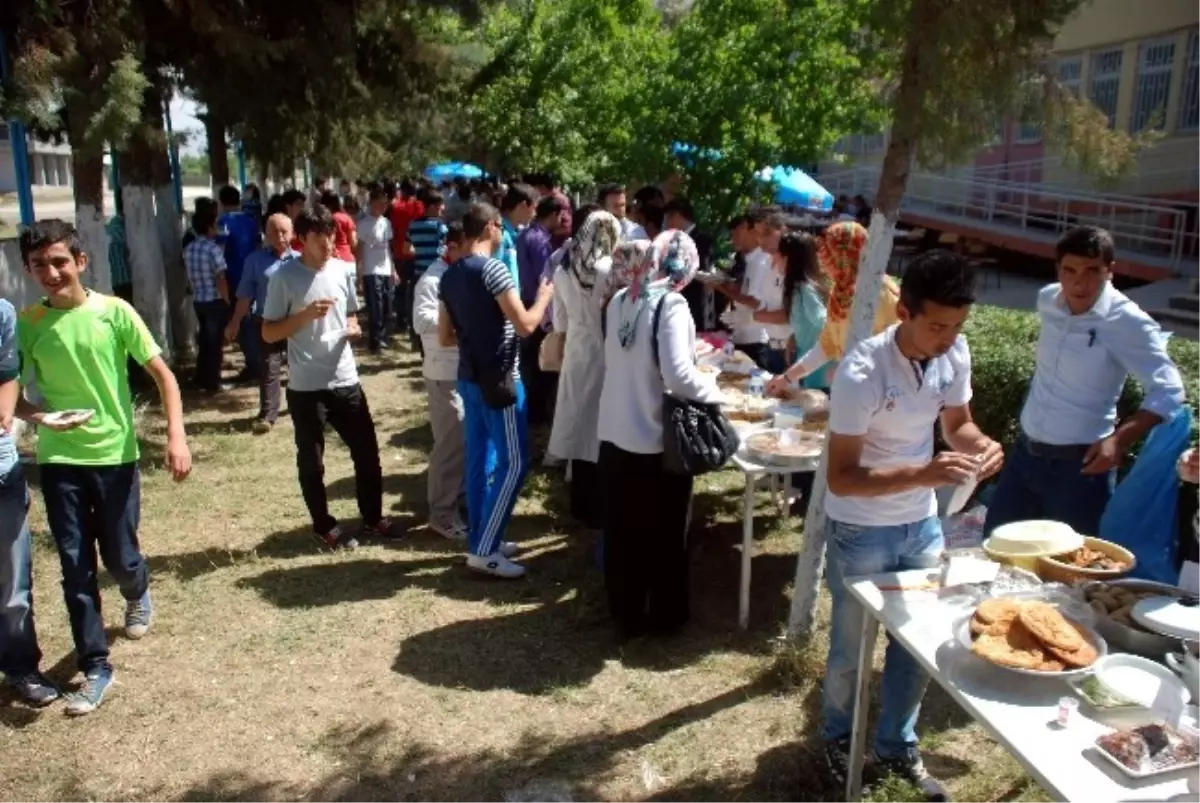 Öğrenciler Soma İçin Kermes Düzenledi