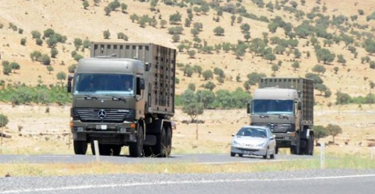 PKK Yol Kesip Araç Yaktı, Askere Ateş Açtı