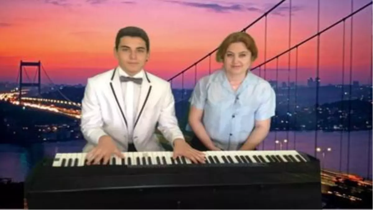 Piyano ile Sıra Gecesi Urfa Türküleri Nemrut\'un Kızı Yöre Şanlıurfa Söyleyen: Ece Geceleri...