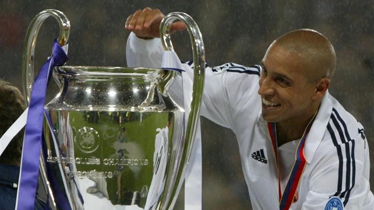 Roberto Carlos Real Madrid\'i Destekliyor