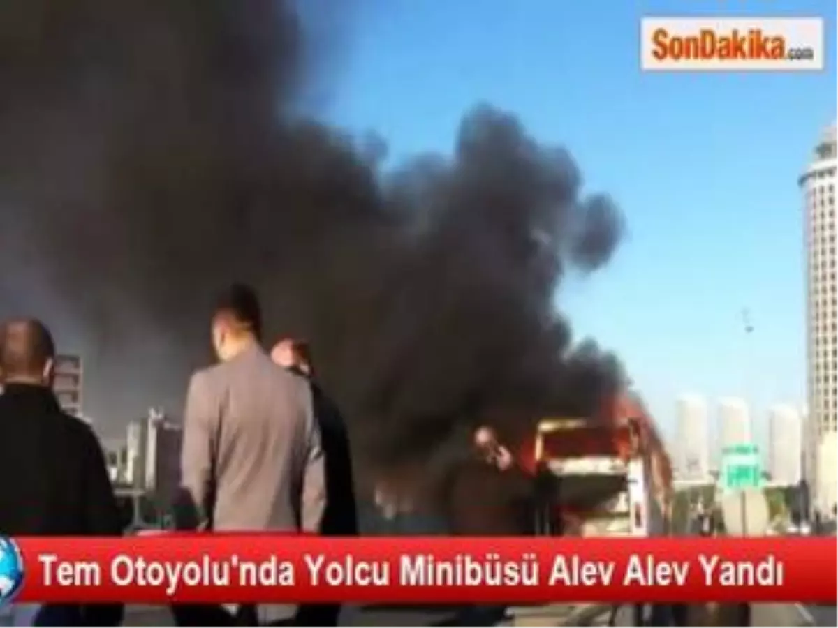 Tem\'de Alev Alev Yanan Minibüs Trafiği Kilitledi