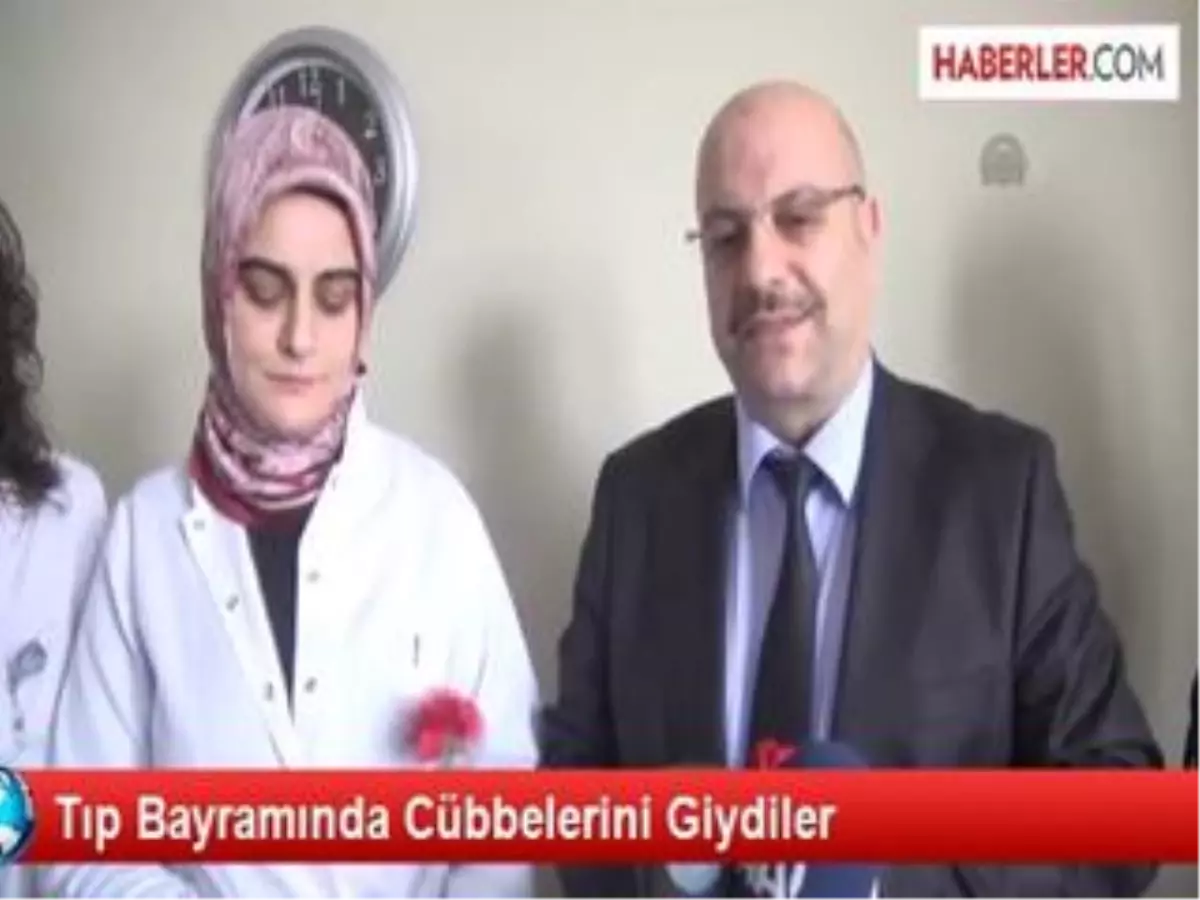 Tıp Bayramında Cübbelerini Giydiler