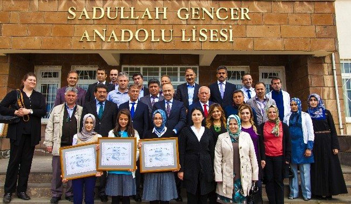 Türkiye Üçüncüsü Öğrencilere Takdir Belgesi Verildi