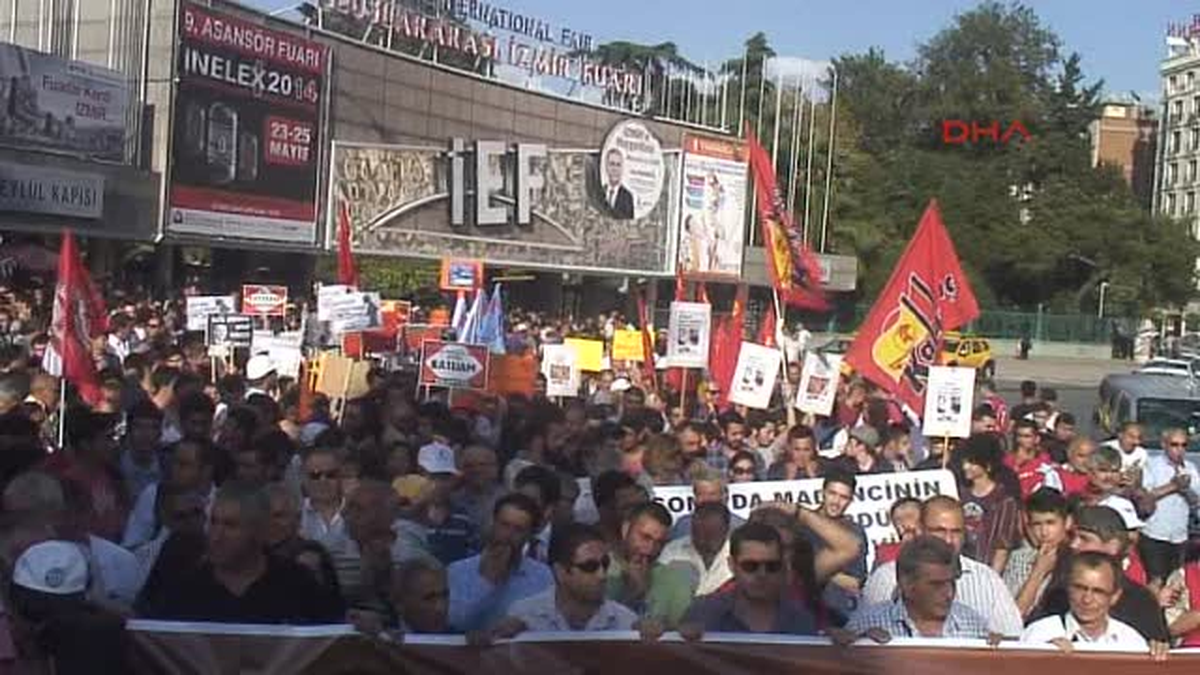 Uğur Kurt\'un Ölümü İzmir\'de Yürüyüşle Protesto Edildi