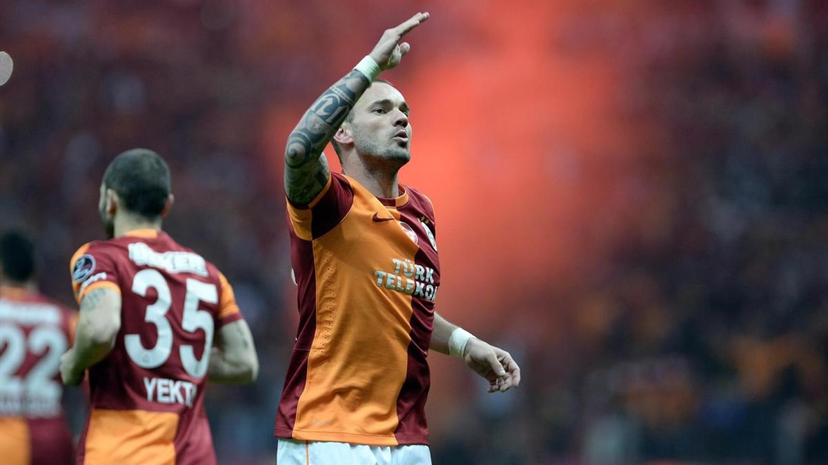 Wesley Sneijder Muradına Eriyor
