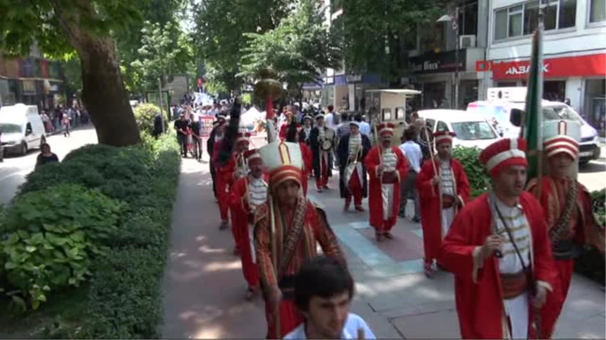 Anadolu Gençlik Derneği\'nden İzmit\'te Fetih Yürüyüşü