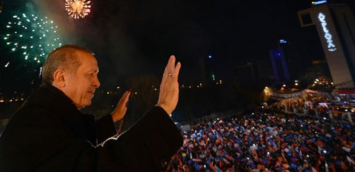 Gurbetçiler Başbakan\'ın Konuşma Yapacağı Köln Arena\'ya Akın Etti