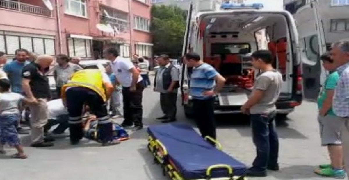 Balıkesir Edremit\'te 3 Kişi Balkondan Atlayarak Yaralandı